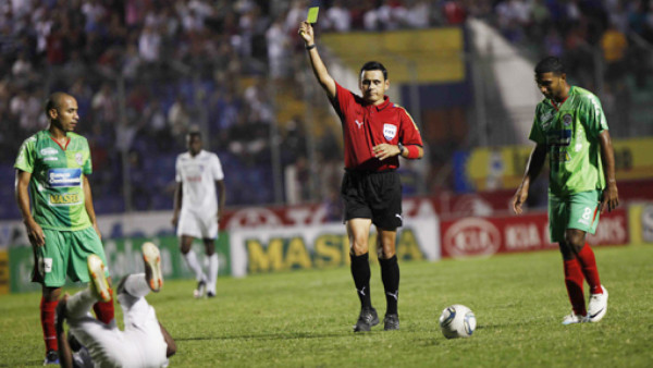 'Benigno Pineda no debería aceptar pitarnos nunca'