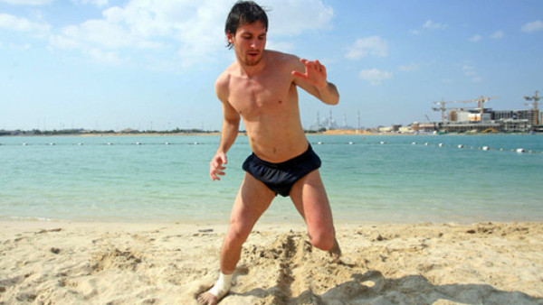 Así se relaja Leo Messi en la playa