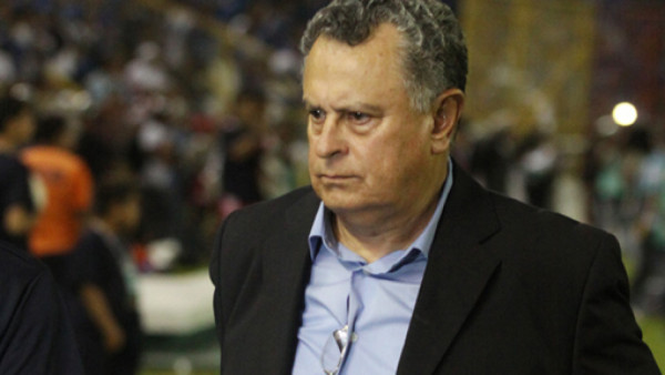 Juan de Dios Castillo deja entrever que jugadores no le obedecieron