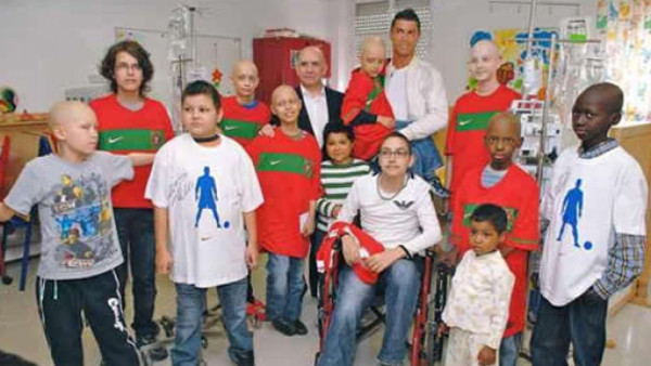 VIDEO: Defienden a Cristiano Ronaldo mostrando su lado solidario