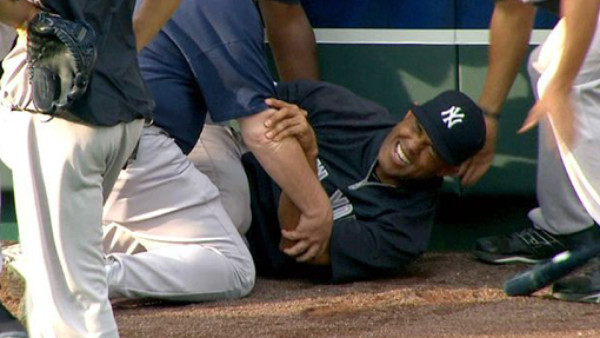 Mariano Rivera se desgarra ligamento de rodilla