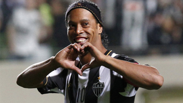 Ronaldinho recomienda tener sexo antes de los partidos