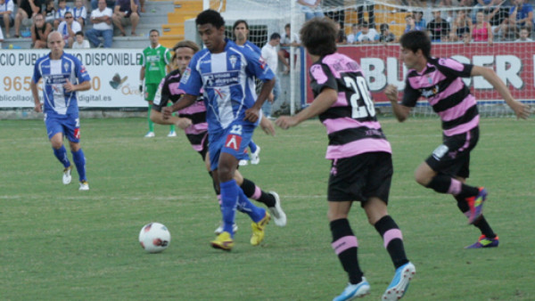 El Alcoyano vuelve a perder con Anthony Lozano de cambio