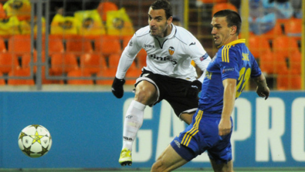 Soldado marca un triplete y Valencia gana