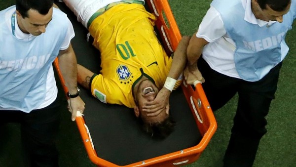 La trágica lesión de Neymar en imágenes.