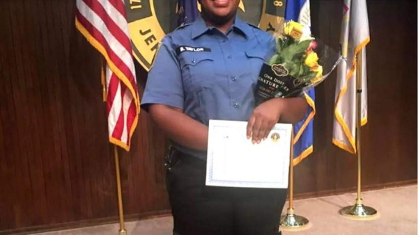 Despiden a un policía por el asesinato de una mujer negra en EEUU