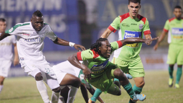 Platense-Marathón definen todo el domingo