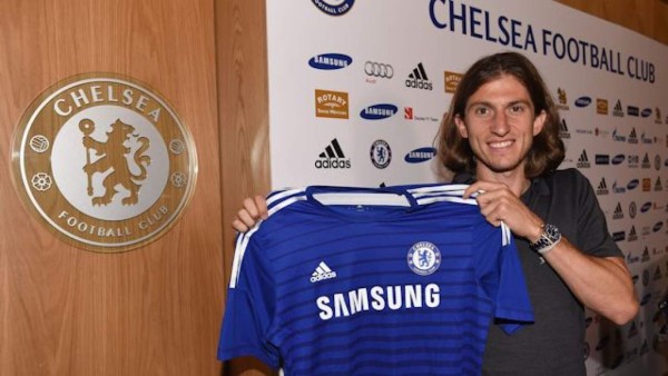 Filipe Luis firma con el Chelsea por tres temporadas