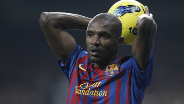 Abidal renueva con el Barcelona hasta 2013