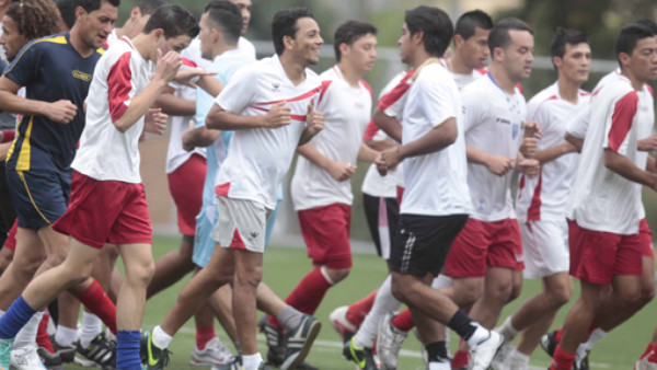 Dani Turcios entrena con la UPN de la Liga de Ascenso