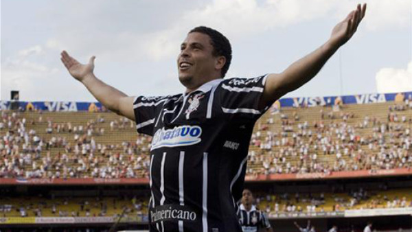 Aficionados del Corinthians critican a Ronaldo