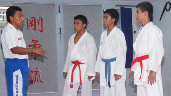 Eduardo Coello le regaló medalla de oro a Honduras en karate