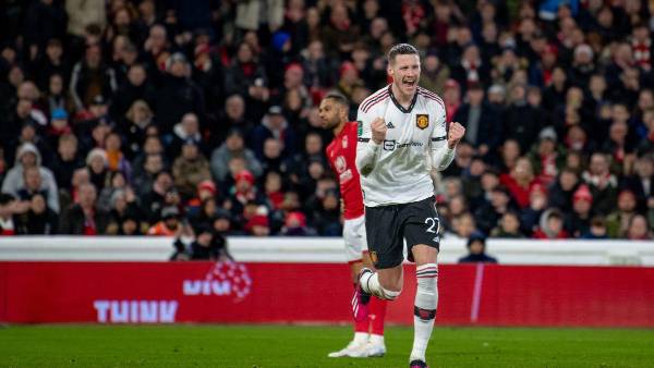 El recién fichaje, Weghorst, anotó su primer tanto con la camiseta del Manchester United.