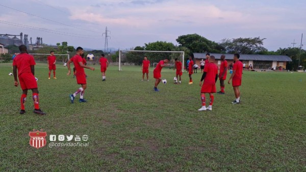 Vida se detuvo en Amarateca para entrenar en las canchas del Olimpia previo a su duelo ante Motagua