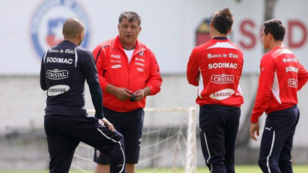 Chilenos acusan a su técnico de mentiroso