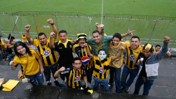 El ambiente de la final en el Morazán