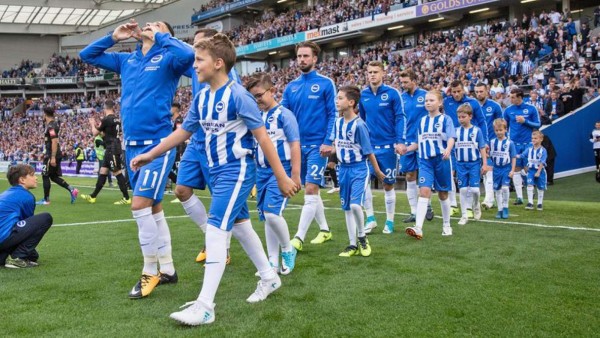 Premier League: Los precios elevados que pagan los niños para salir con los futbolistas