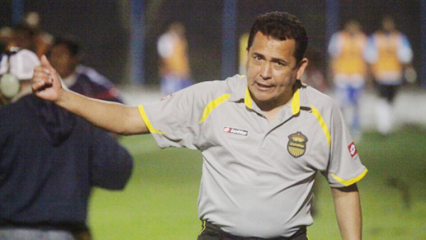 Nahún Espinoza pone en duda su continuidad con el Real España