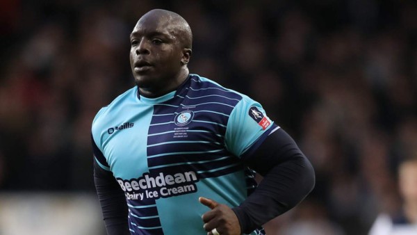 ¡Tremendo! El cambio físico de Adebayo Akinfenwa, el jugador más fuerte del mundo&nbsp;&nbsp;