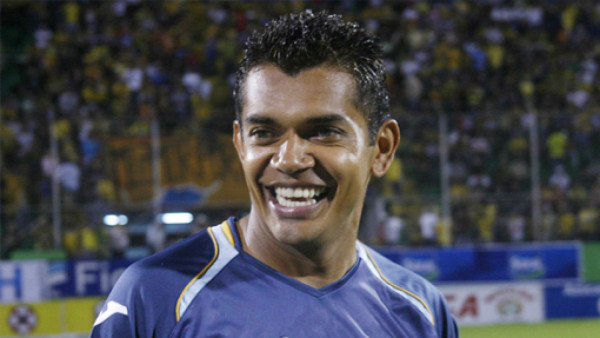 Leverón mandó al quirófano a Amado Guevara