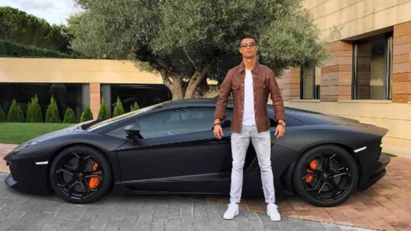 Hazard y su nuevo juguete de medio millón de euros: Un Lamborghini que alcanza los 350 km/h