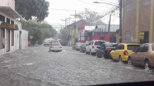 Colapsa San Pedro Sula: Fuerte lluvia provoca caos e inundaciones