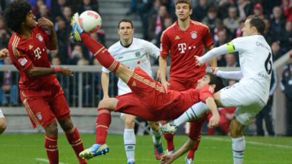 VIDEO: Javi Martínez marcó golazo de chilena con Bayern Munich
