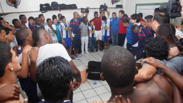 Así celebró el Victoria el pase en su camerino