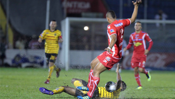 Real España dio medio paso a la final