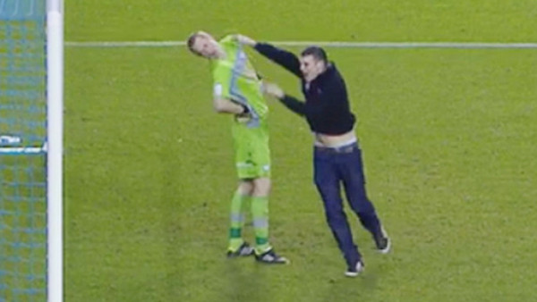 VIDEO: Aficionado golpeó a ex compañero de Wilson, Thomas y Figueroa