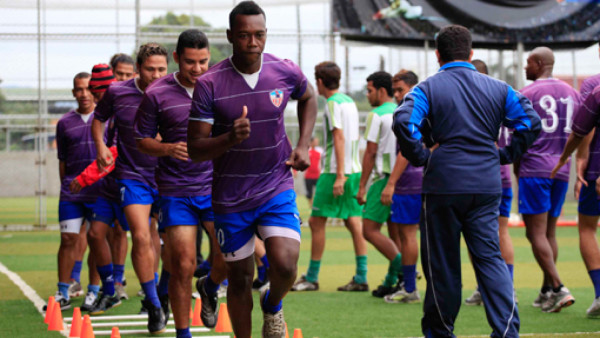Lluvias mandan al Choloma a entrenar en cancha sintética