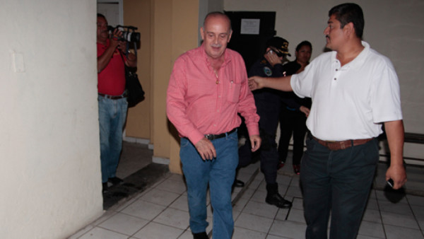 Según informes policiales, el también ex dirigente de Motagua, fue requerido por una revisión de rutina.