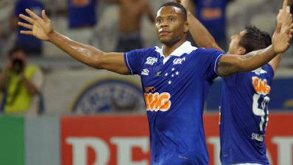 Julio Baptista acusado de amaño de partidos en Brasil