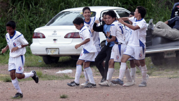Olimpia comenzó ganando el clásico