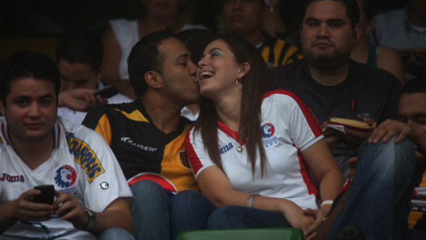 El toque que ellas le dieron al clásico Real España-Olimpia