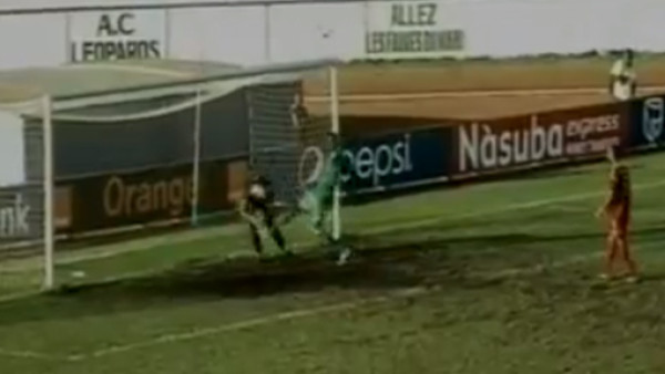 VIDEO: Errorazo del arquero le cuesta el partido a su equipo