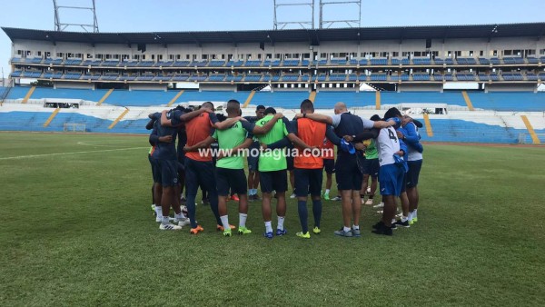 FOTOS: Risas, bromas y pastel en reconocimiento de cancha de Motagua y Managua