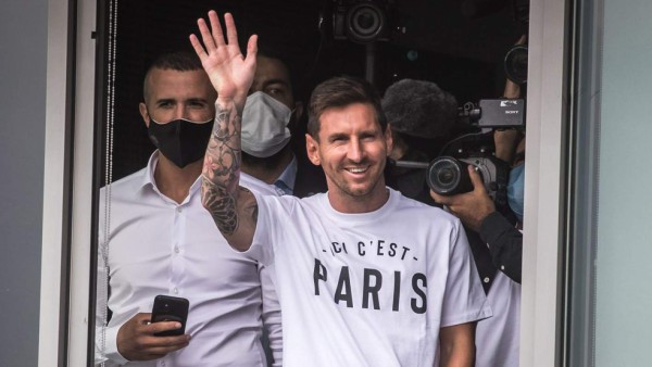 Le ofreció ayuda y entregó una tarjeta con su número: la sorpresa que se llevó Messi en su presentación con el PSG&nbsp;&nbsp;