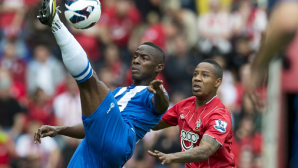 Figueroa y Wigan suman su primer triunfo en la Premier