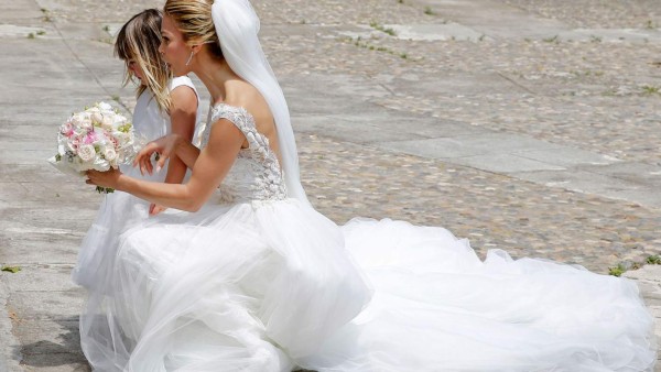 Boda de Víctor Valdés estuvo rodeada de ex jugadores del Barcelona