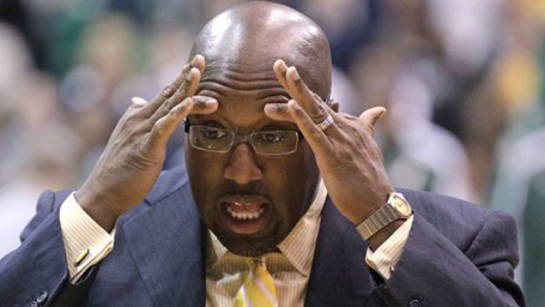 Lakers confirma la destitución de Mike Brown