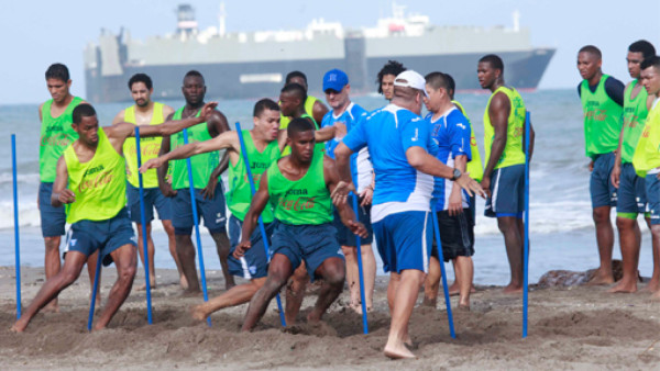 La Selección de Honduras se fortalece en la playa
