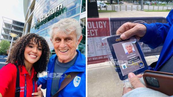 La periodista Emma Ramos estuvo con Bora Milutinovic en la afueras del Energy Stadium. Foto: Emma Ramos.