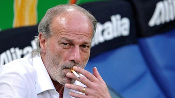 En Italia quieren prohibir fumar en los estadios