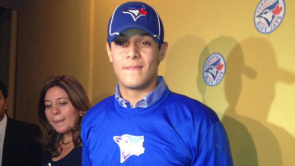 Beisbolista hondureño fichó con Toronto Blue Jays de la MLB