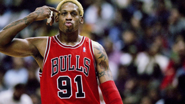Deportistas en 'topless' serán entrenadas por Denis Rodman