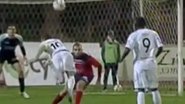 VIDEO: Golazo de escorpión en Chipre le da la vuelta al mundo