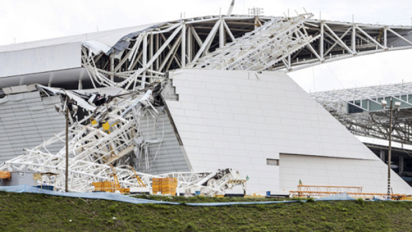 Accidente en estadio de inauguración del Mundial deja dos muertos