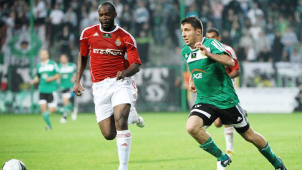 Wisla Cracovia y Osman Chávez festejan en la Champions League