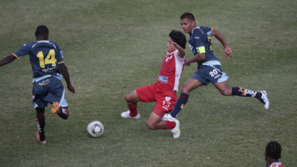 Motagua revive y logra su primer triunfo